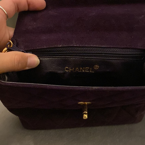 Classic Purple Velvet Quilted Single Shoulder Bag. Used. - Picture 5 of 5